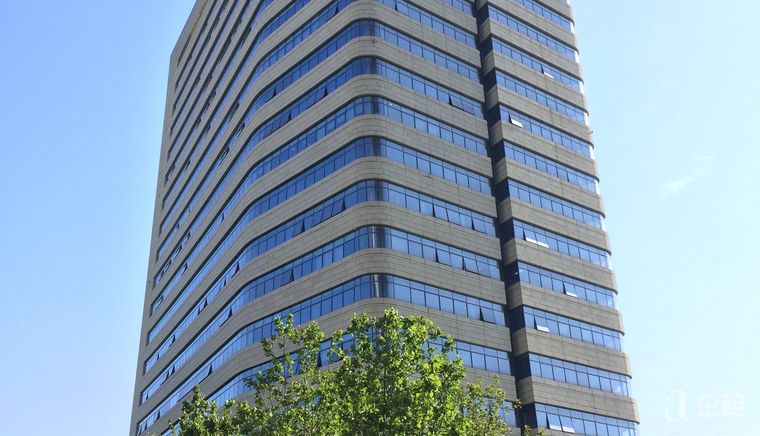 名流未来大厦精装修 带家具 120平