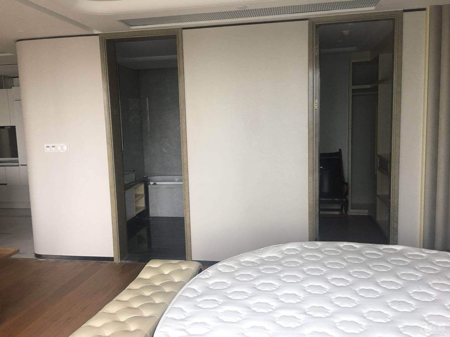 望京昆泰嘉瑞公寓居住房源123平带居家家具