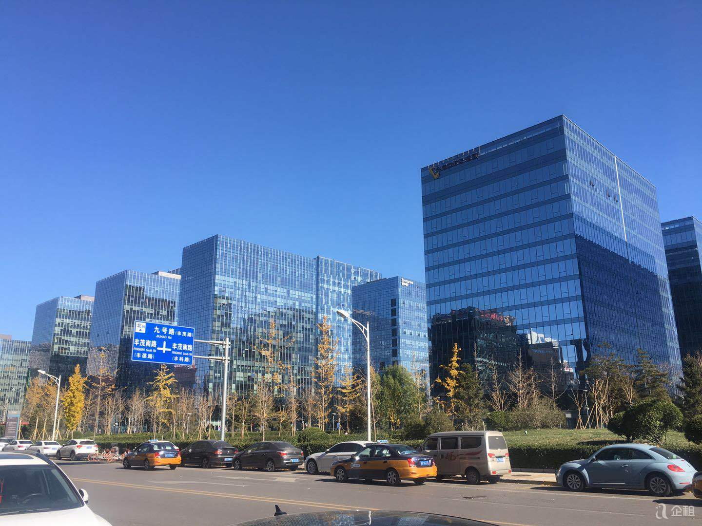 【汉威国际》精装带家具 地铁下通直达 临靠四环 对街商超】-企租网