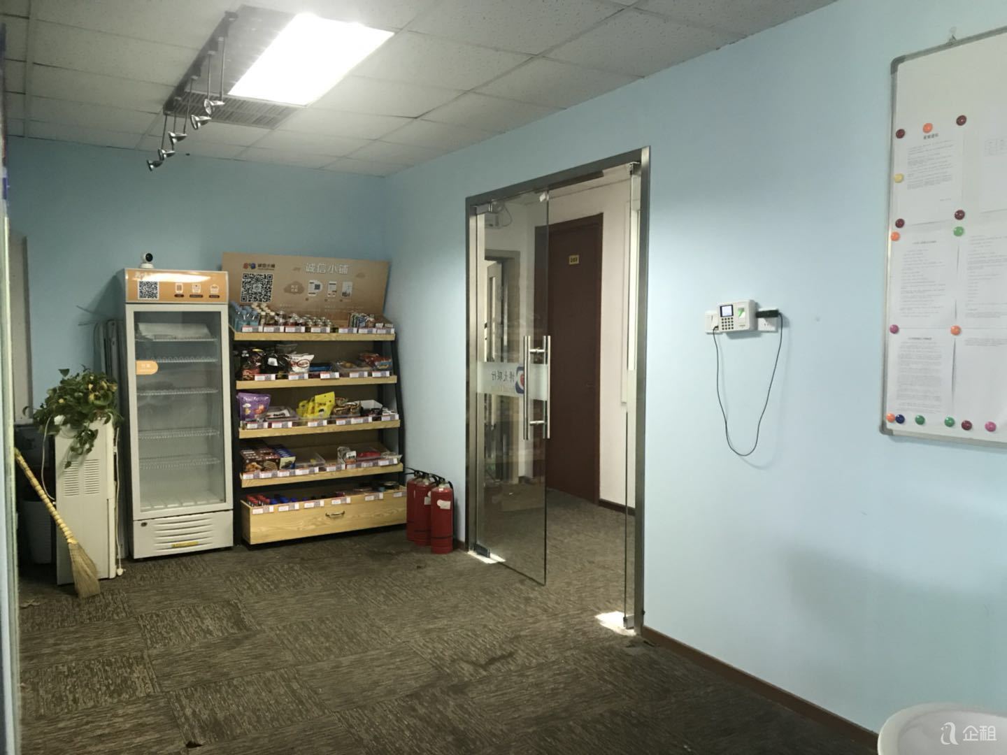 亦庄岳虹大厦 445平带装修 紧邻地铁4分钟及价格2块8元